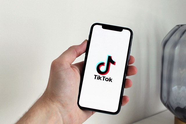 抖音和tiktok是同一家公司出的吗